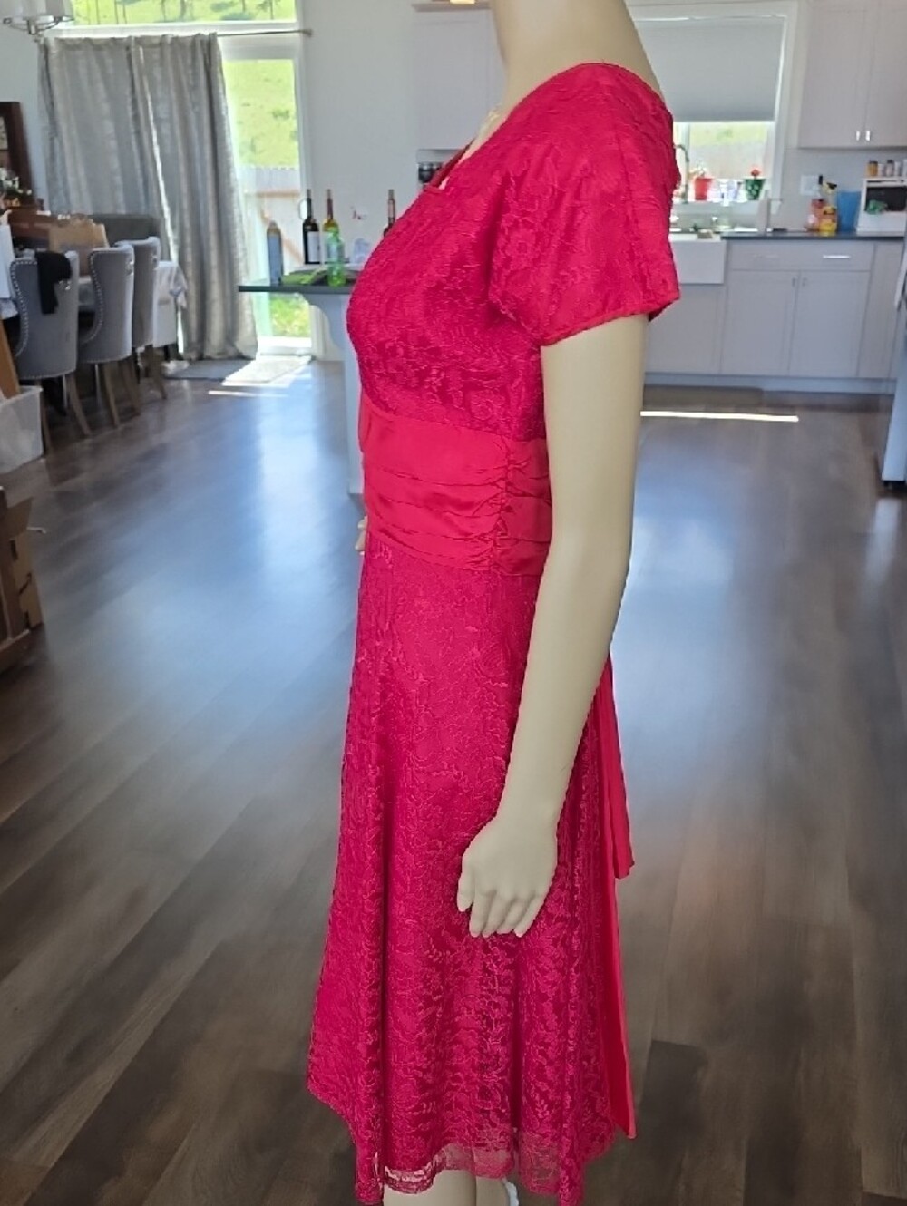 1950s Red Lace Scoop-Neck Midi Dress - Picture 4 of 9